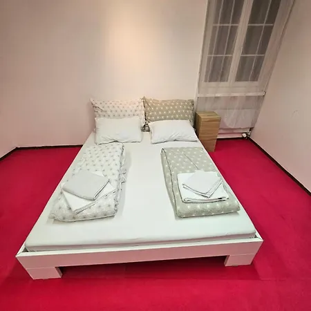 -jupiter- Mit Gemeinsamer Kueche Und Bad In Der Altstadt 3*